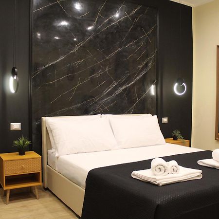 Blackwoody Contemporary Rooms - Napoli Centro Storico Via Toledo מראה חיצוני תמונה