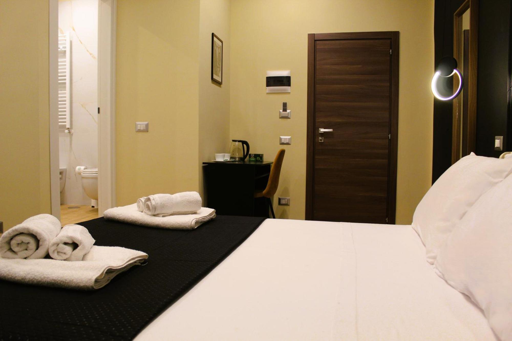 Blackwoody Contemporary Rooms - Napoli Centro Storico Via Toledo מראה חיצוני תמונה