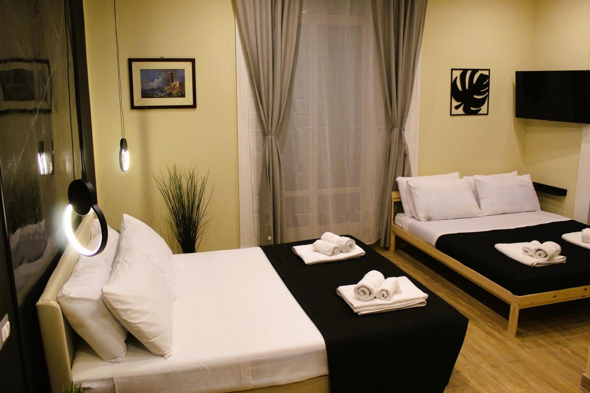 Blackwoody Contemporary Rooms - Napoli Centro Storico Via Toledo מראה חיצוני תמונה