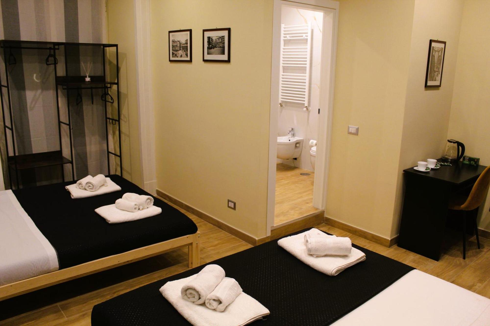 Blackwoody Contemporary Rooms - Napoli Centro Storico Via Toledo מראה חיצוני תמונה