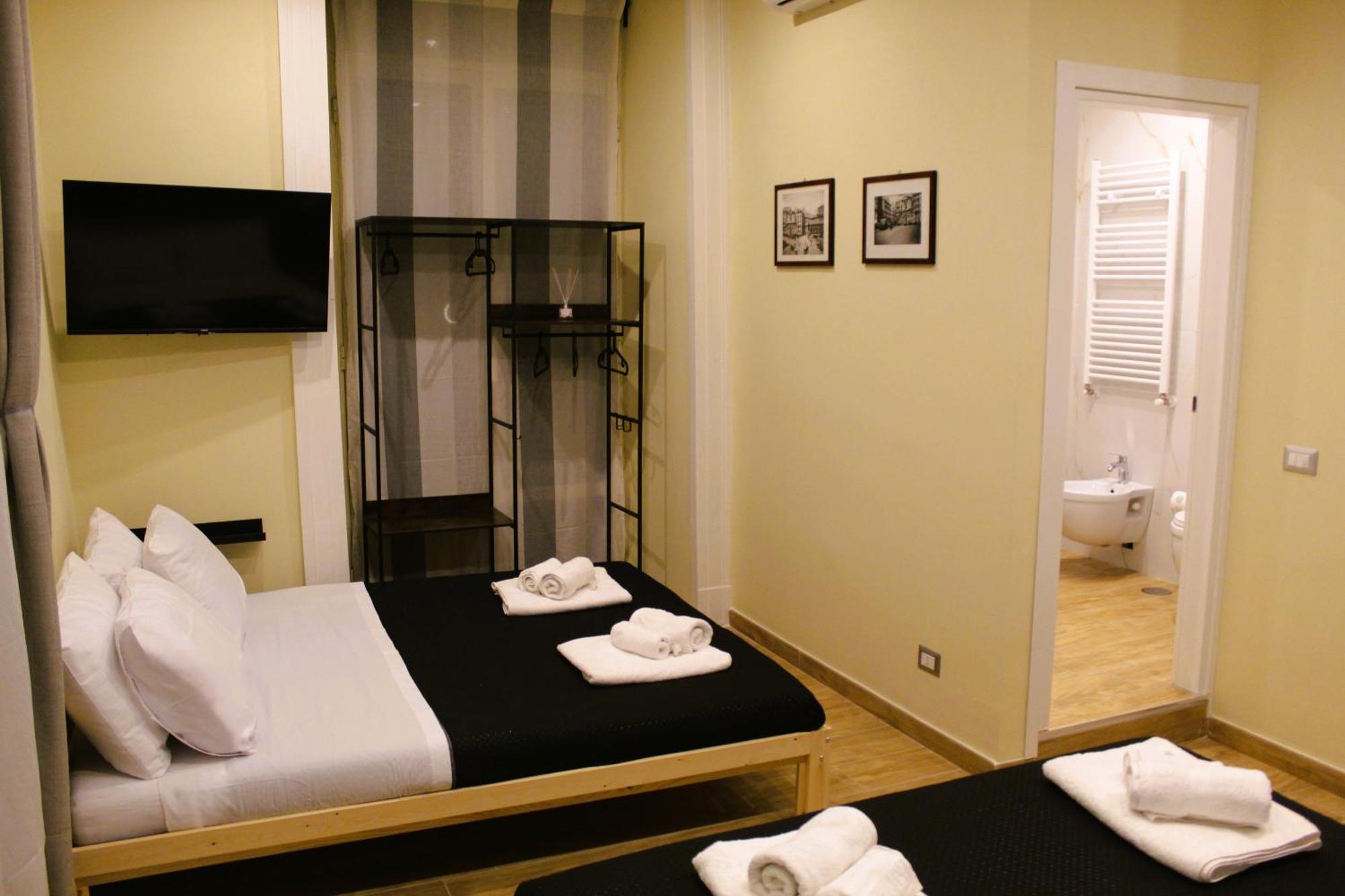 Blackwoody Contemporary Rooms - Napoli Centro Storico Via Toledo מראה חיצוני תמונה