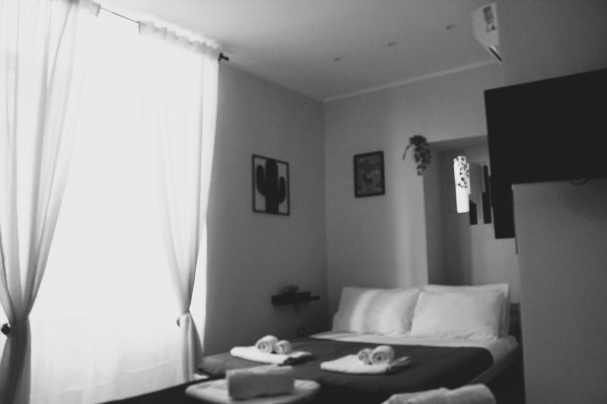 Blackwoody Contemporary Rooms - Napoli Centro Storico Via Toledo מראה חיצוני תמונה