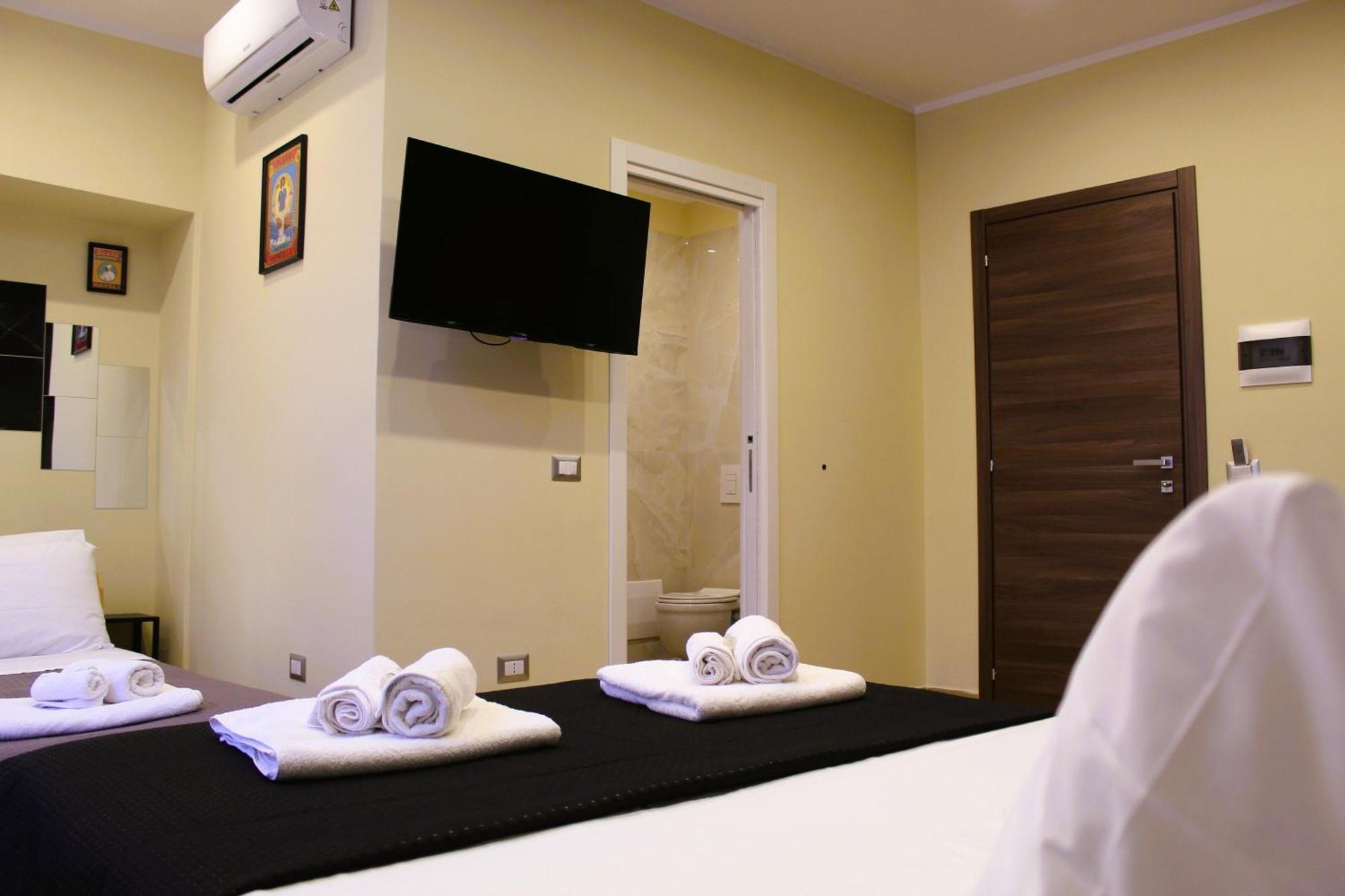 Blackwoody Contemporary Rooms - Napoli Centro Storico Via Toledo מראה חיצוני תמונה