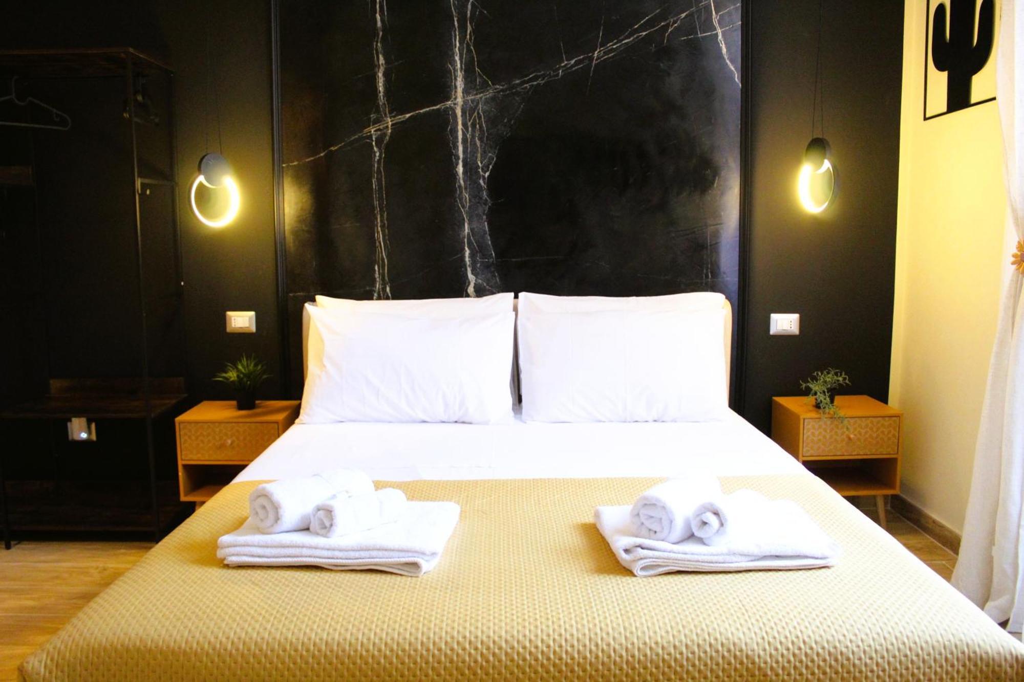 Blackwoody Contemporary Rooms - Napoli Centro Storico Via Toledo מראה חיצוני תמונה