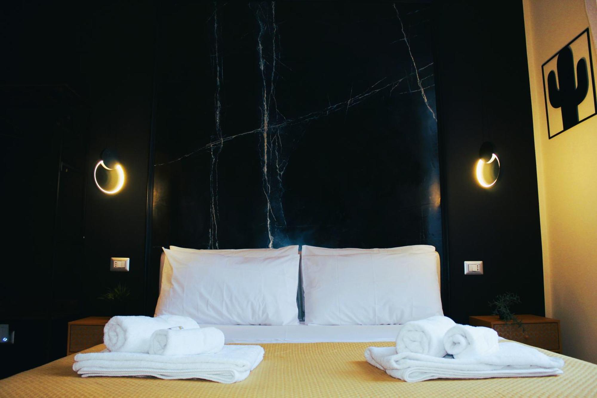 Blackwoody Contemporary Rooms - Napoli Centro Storico Via Toledo מראה חיצוני תמונה